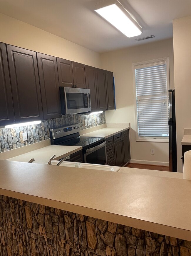 Kitchen - 7602 Astoria Place