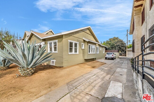 Building Photo - 2014 5th Ave