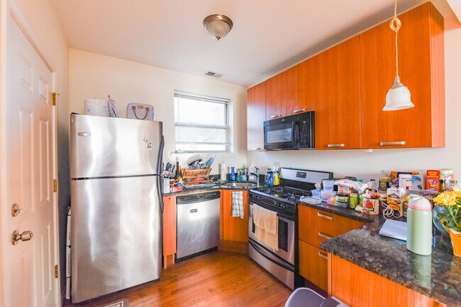 Building Photo - 5716 N Kimball Ave