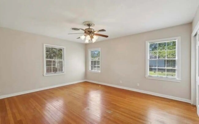 Building Photo - 1235 Elaine Dr