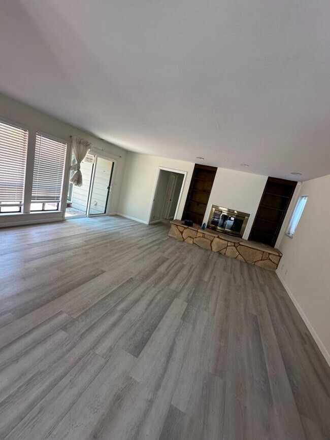 Building Photo - 560 Arastradero Rd