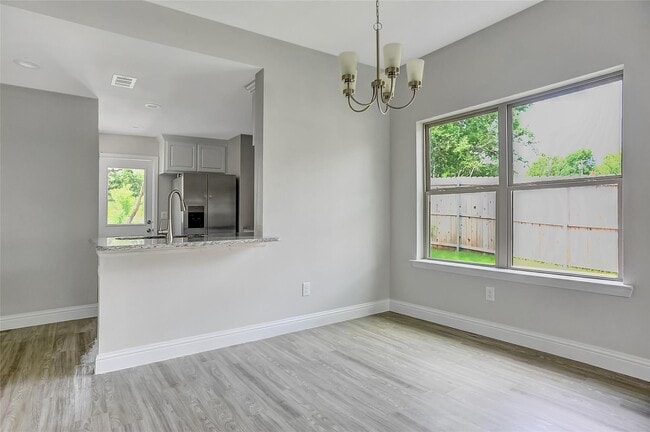 Building Photo - 1100 W Day St