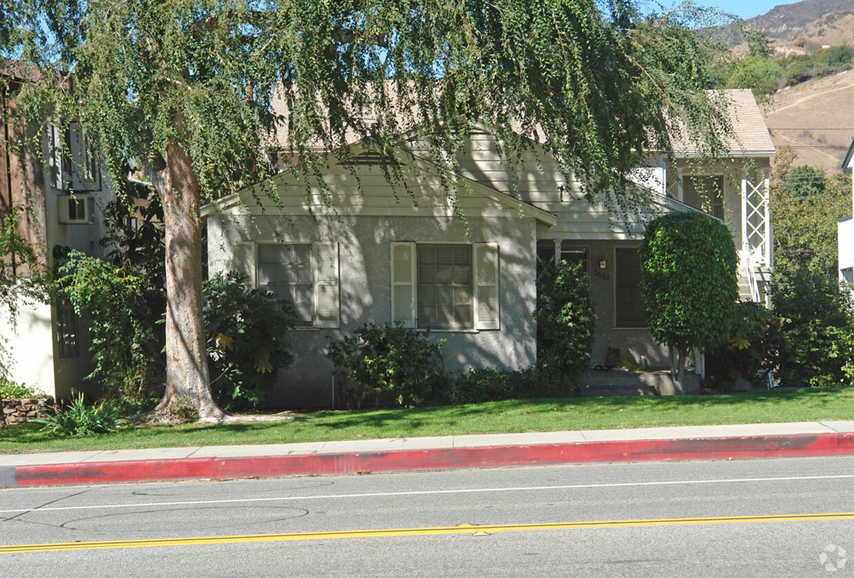 Building Photo - 1601 Verdugo Rd