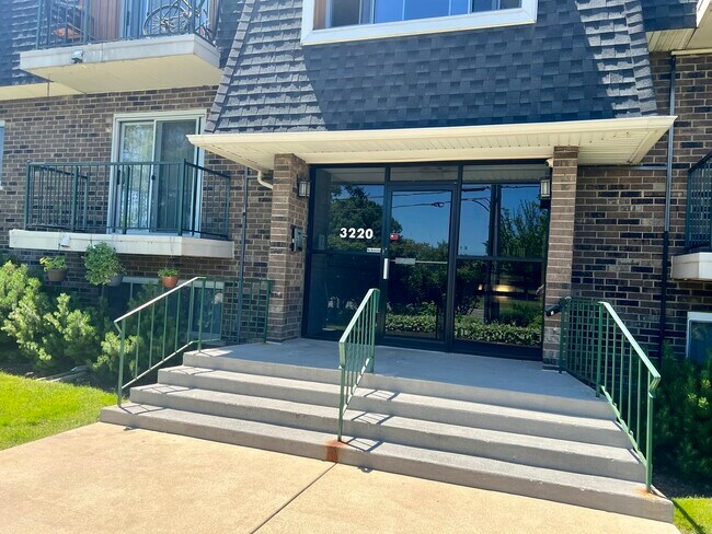 Foto del edificio - 3220 Sanders Rd