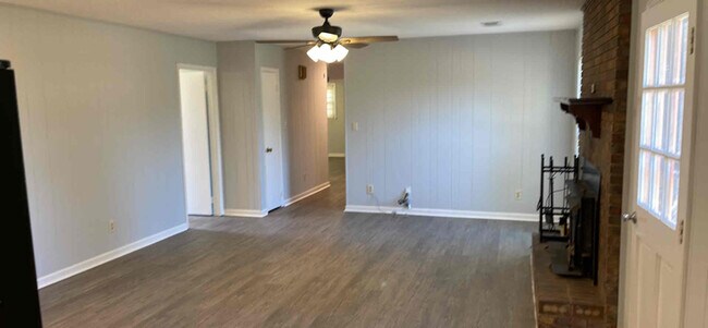 Building Photo - 206 Mary Lee Dr