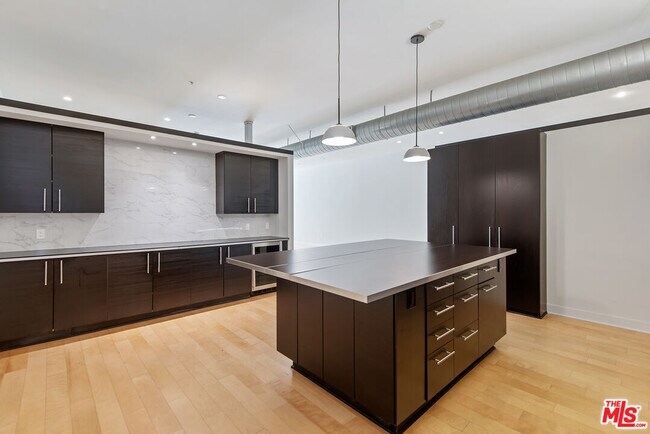 Building Photo - 4080 Glencoe Ave