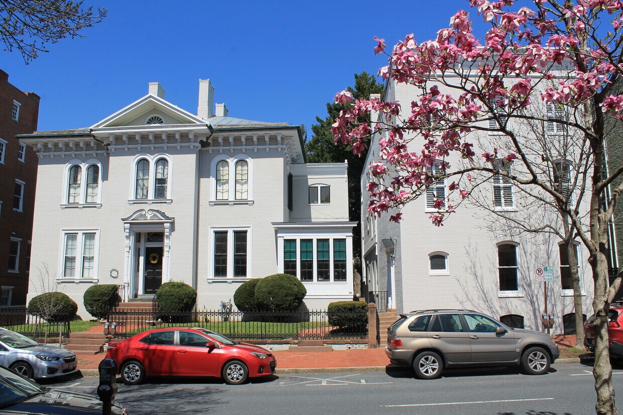 Foto principal - 105 E Church St