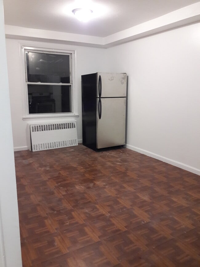 Building Photo - 70-06-06 30th Ave.