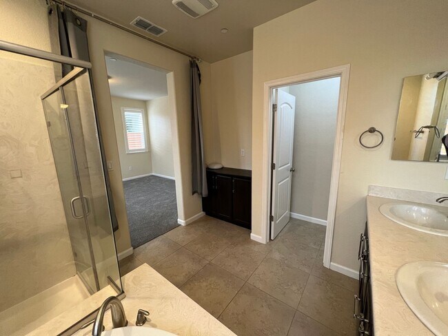 Foto del edificio - Newer 4-bedroom Single Story home in Manteca!