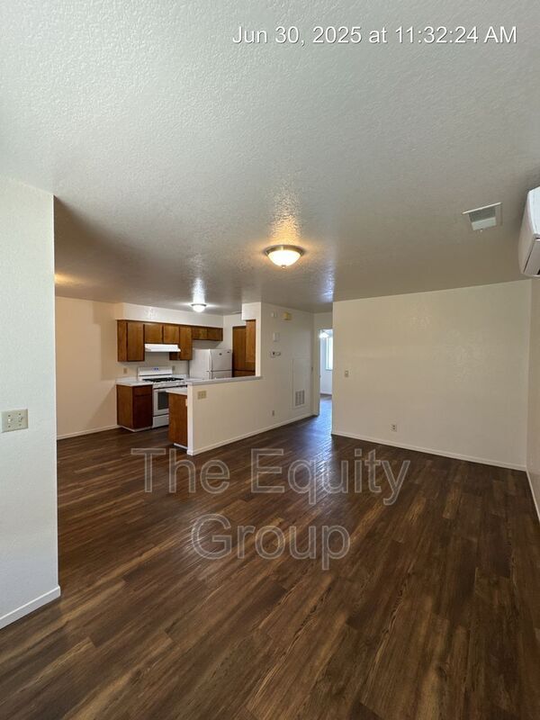 Foto del edificio - 703 E Noble Ave
