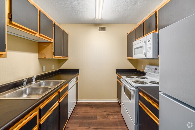 El Académico 2BR, 1BA - 860SF - Cocina - Mountain View Apartments