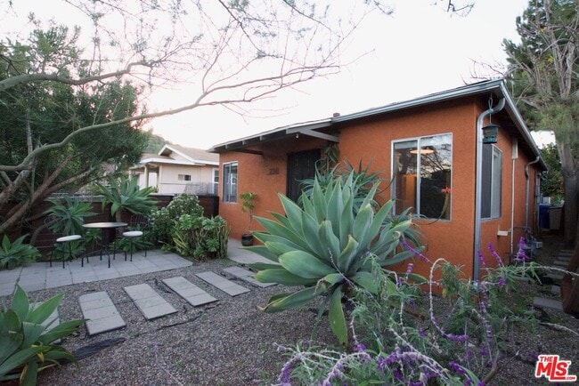 Building Photo - 2341 Meadowvale Ave