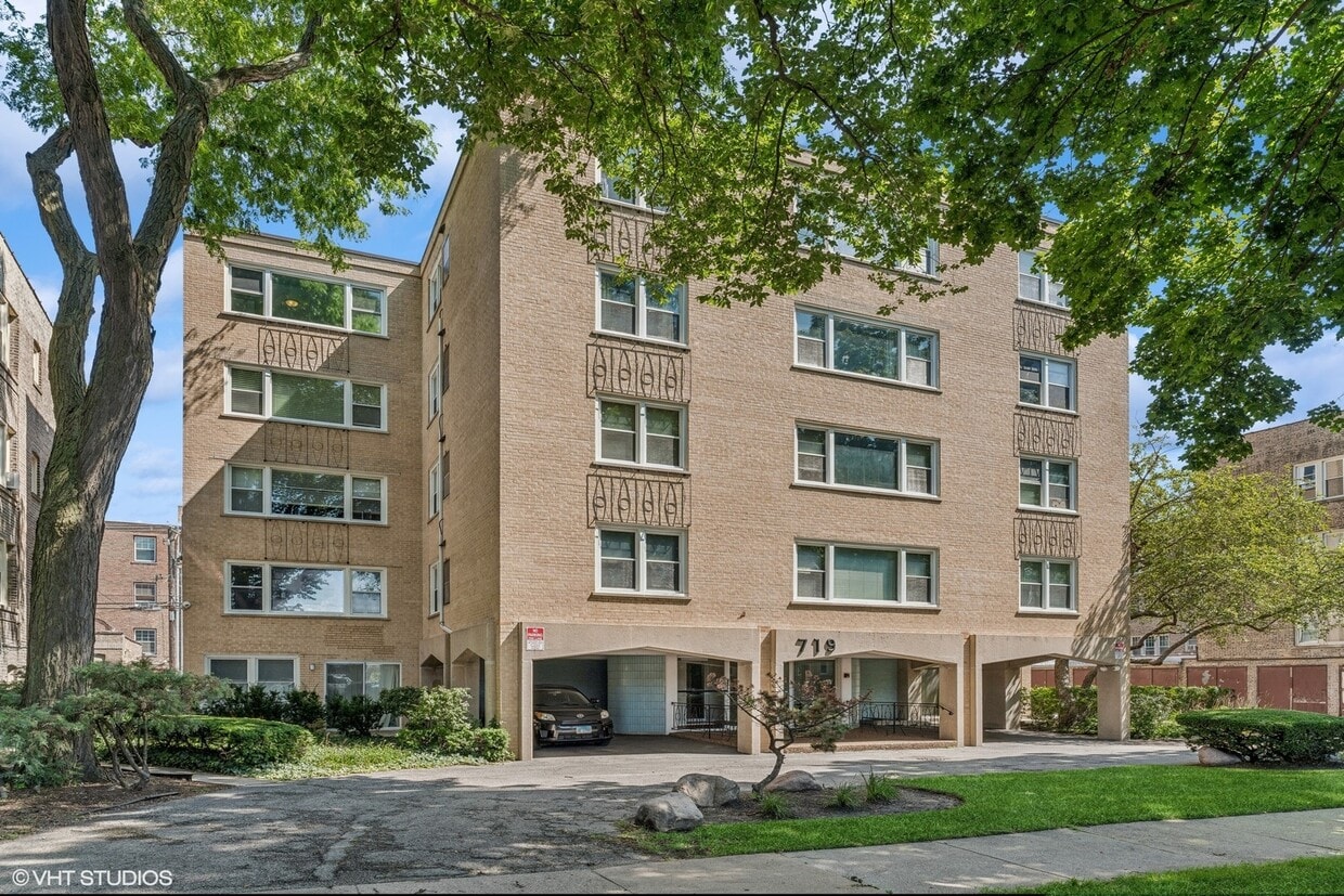 Primary Photo - 719 Dobson St
