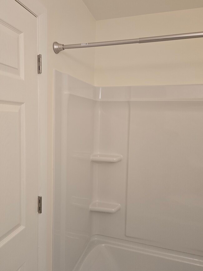 Foto del edificio - 77 Juniper Rd