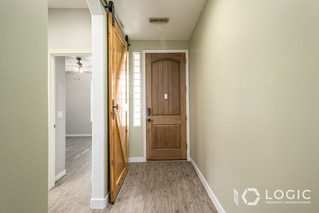 Foto del edificio - 2445 E White Horse Dr