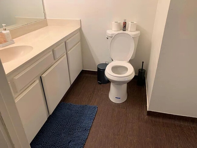 Building Photo - 1190 S Winery Ave