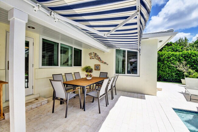 Building Photo - 222 S Seacrest Cir