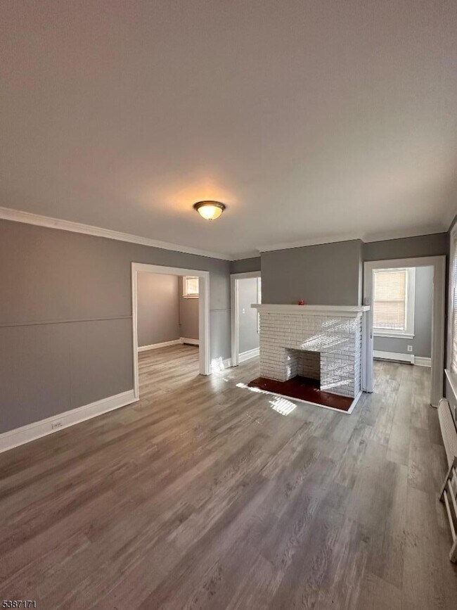 Foto del edificio - 87 Lyons Ave