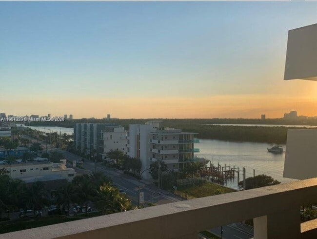 Foto del edificio - 3111 N Ocean Dr