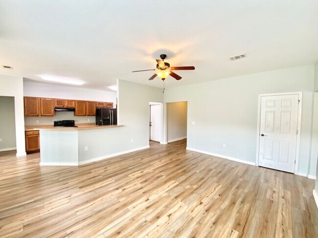 Building Photo - 215 Ladue Ave Crestview, FL 32539