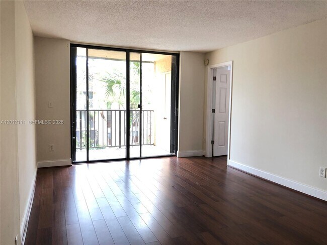 Foto del edificio - 14301 N Kendall Dr