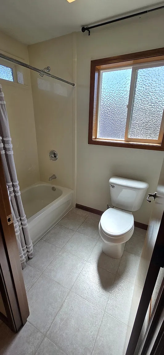 Upstairs bathroom - 724 Williams Ct