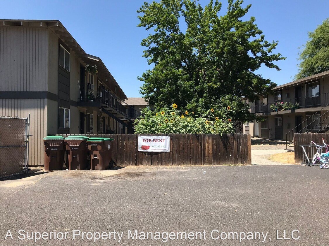 Foto principal - 131 NW Deer St