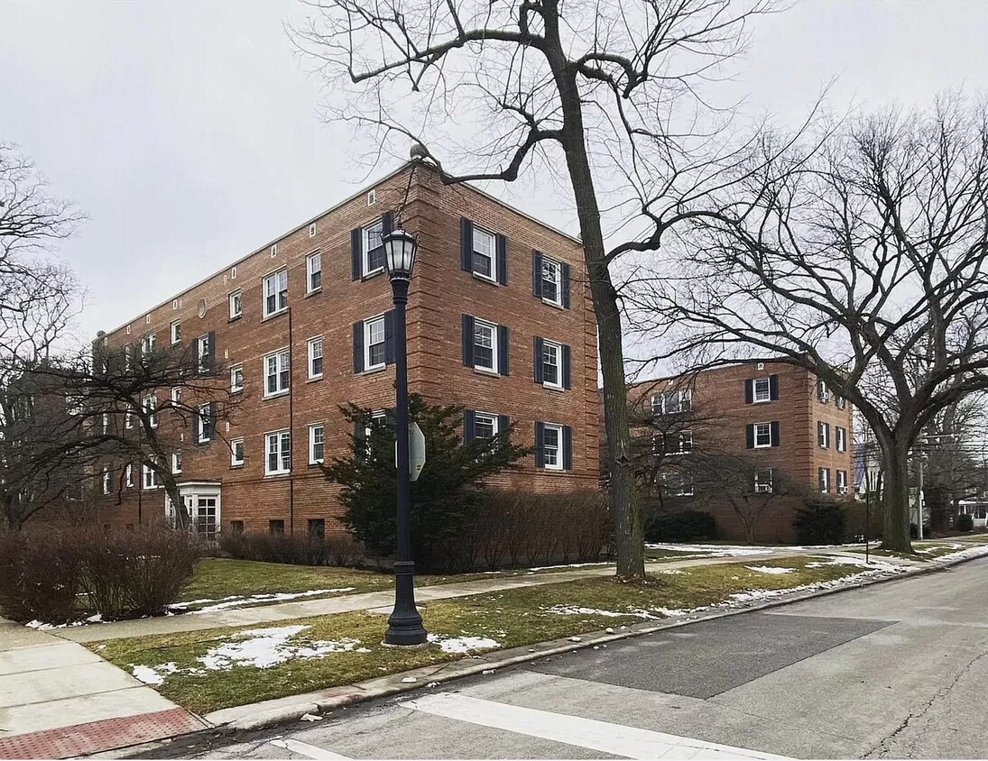 Primary Photo - 2610 Bennett Ave