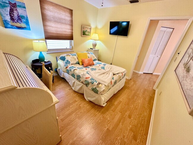 Foto del edificio - 2083 Nettles Blvd