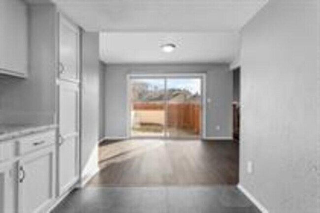 Foto del edificio - 650 NW Valleybrook Rd