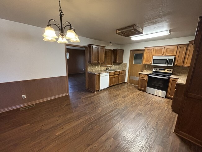 Building Photo - 504 Holbrook Cir