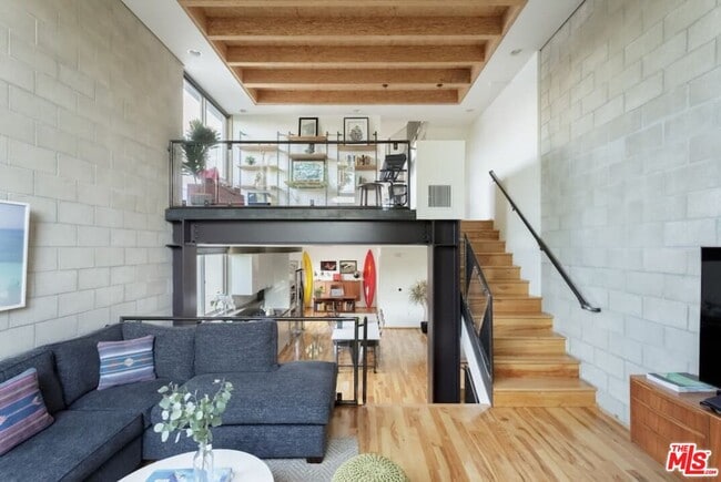 Foto del edificio - 530 N Larchmont Blvd