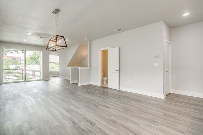 Building Photo - 3117 Wayside Ave