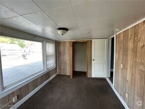 Building Photo - 301 Roslyn Ave NW