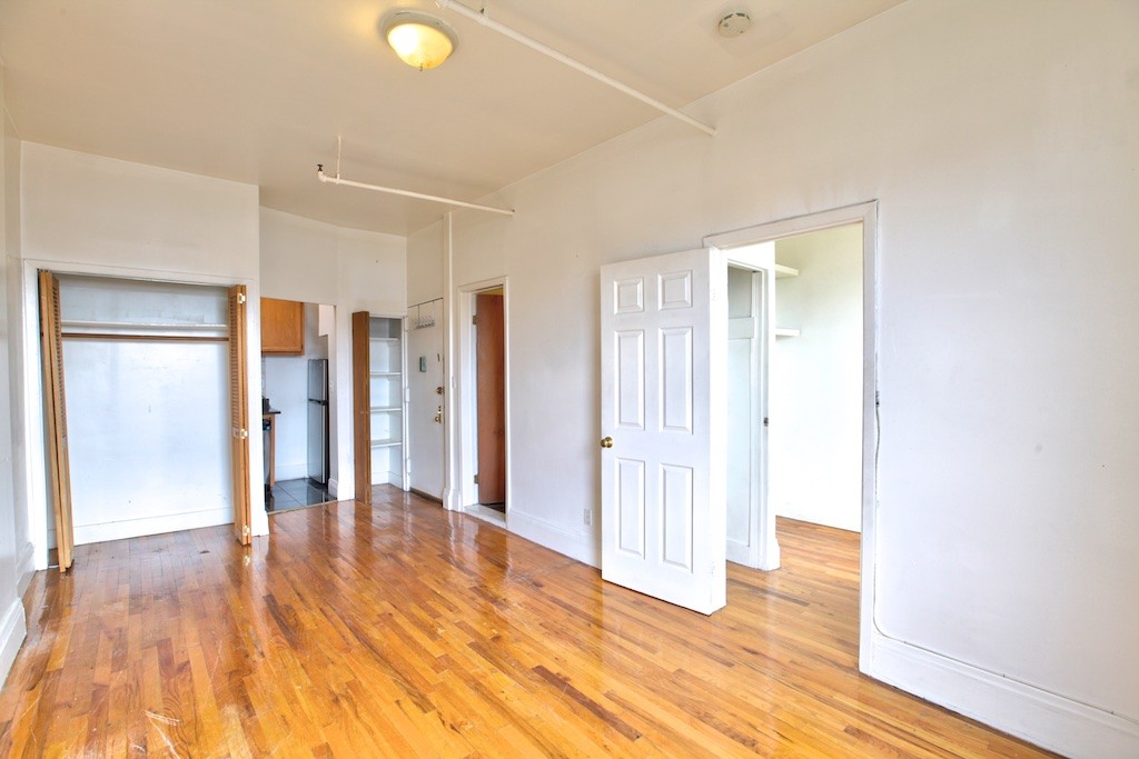 Primary Photo - 154 W 121st St