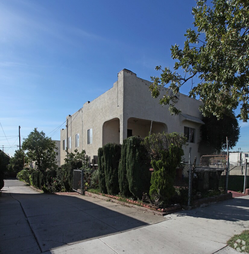 Building Photo - 223 S Avenue 20