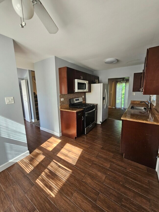 Foto del edificio - 2123 Pepperwood Ln