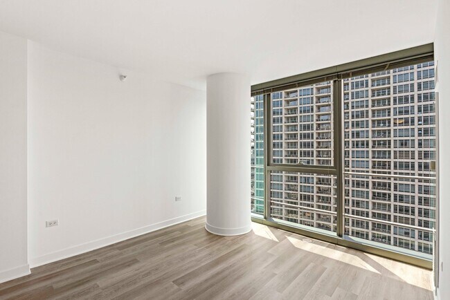 Foto del edificio - 348 W Wolf Point Plaza