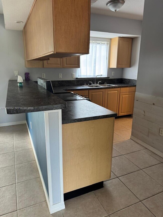 Foto del edificio - 910 SW Airoso Blvd