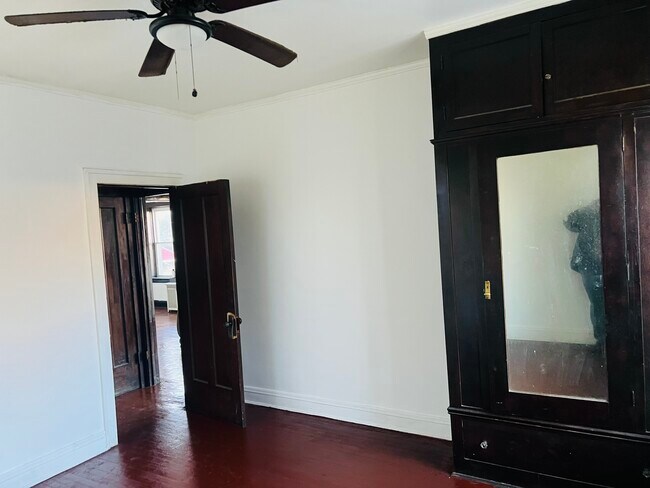 Building Photo - 1475 W 77th St