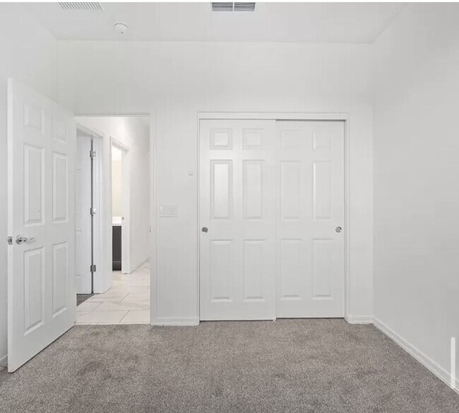 Building Photo - 3 BEDROOM IN PARKVIEW PLACE IN CHANDLER