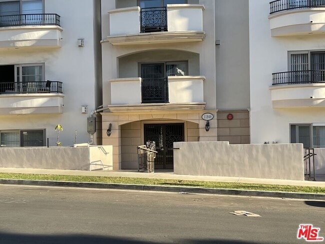 Foto del edificio - 11848 Kiowa Ave