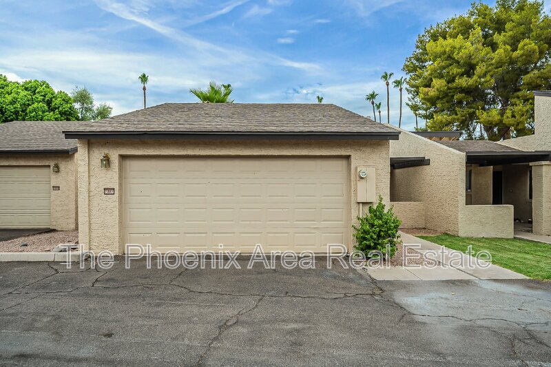 Primary Photo - 2256 W Lindner Ave