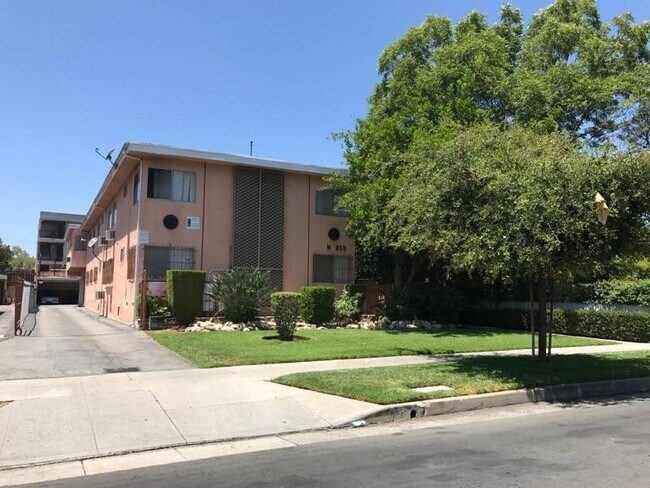 Foto del edificio - 855 N Marengo Ave