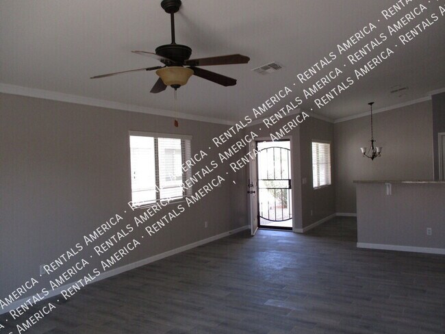 Foto del edificio - 2739 W Kristina Ave