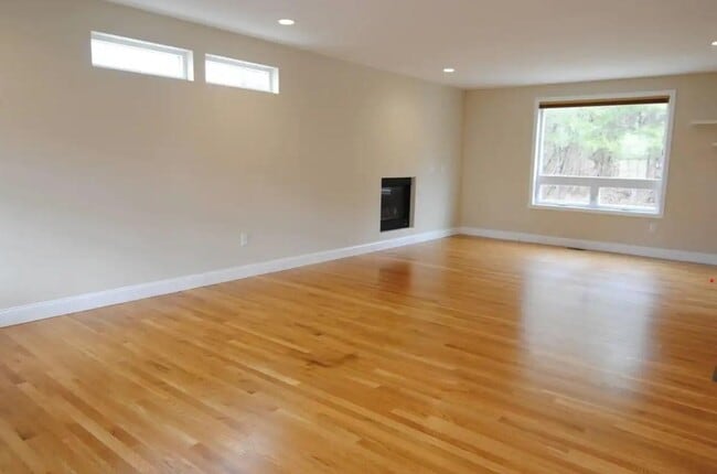 Building Photo - 37 Schwinn Dr