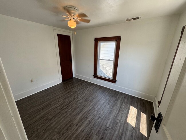 Building Photo - 748 Randolph Ln