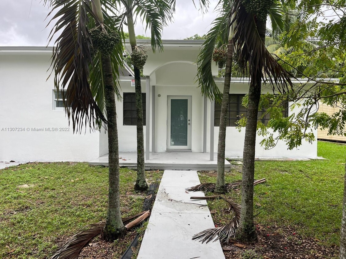 12601 Country Club Ln, Miami, FL 33167 House for Rent in Miami, FL