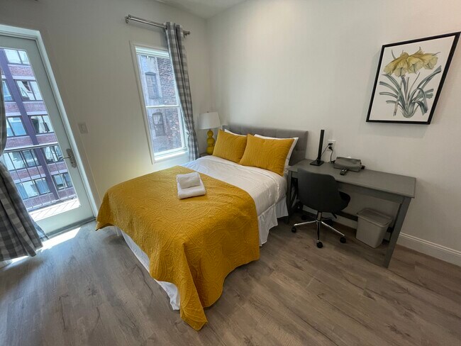 Foto del edificio - 336 E 15th St