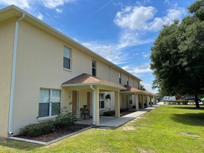 Foto del edificio - 2 Bedroom/2 1/2 Bathroom End Unit Apartment